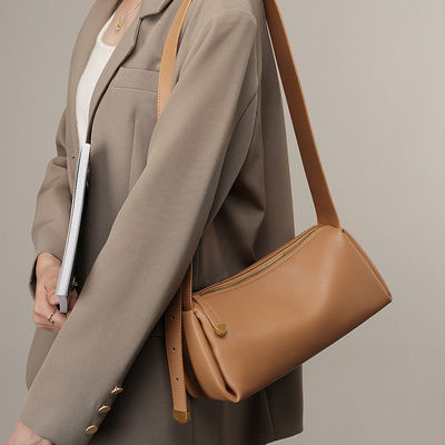 Zipper Hasp Closure Women's Bag for Daily Life in Fashionable Design